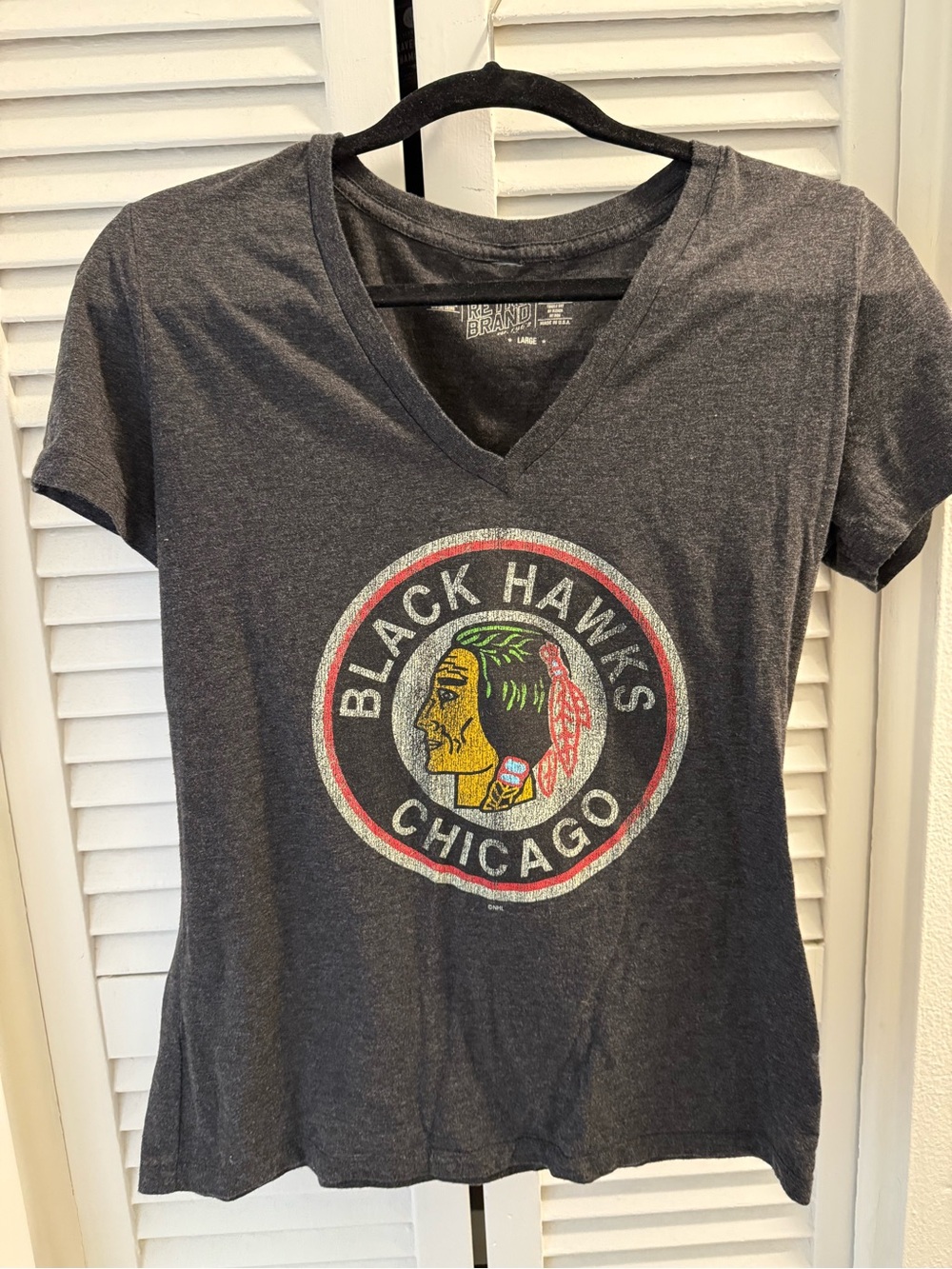 Chicago Blackhawks NHL Women’s V‑Neck Tee - Charcoal